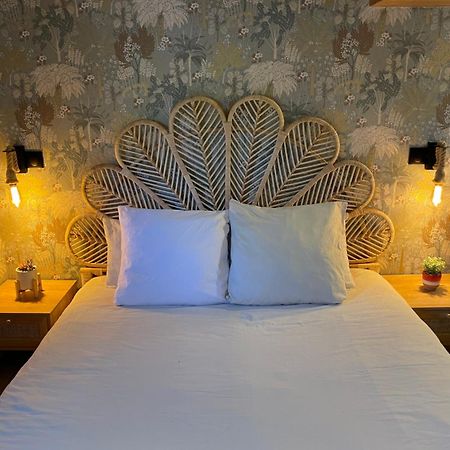 Peniche Le Pescalune - Chambre D'Hotes อาร์ลส์ ภายนอก รูปภาพ