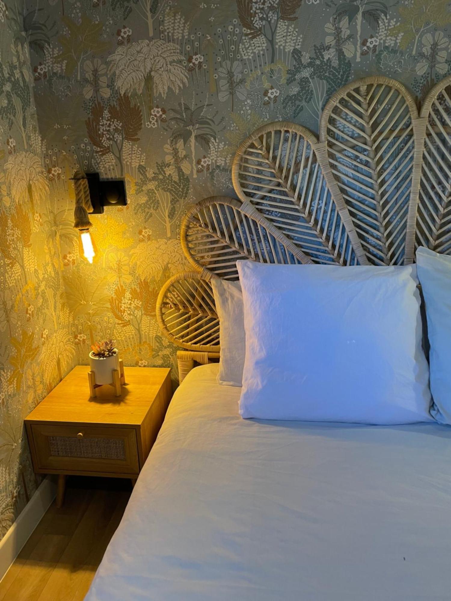Peniche Le Pescalune - Chambre D'Hotes อาร์ลส์ ภายนอก รูปภาพ