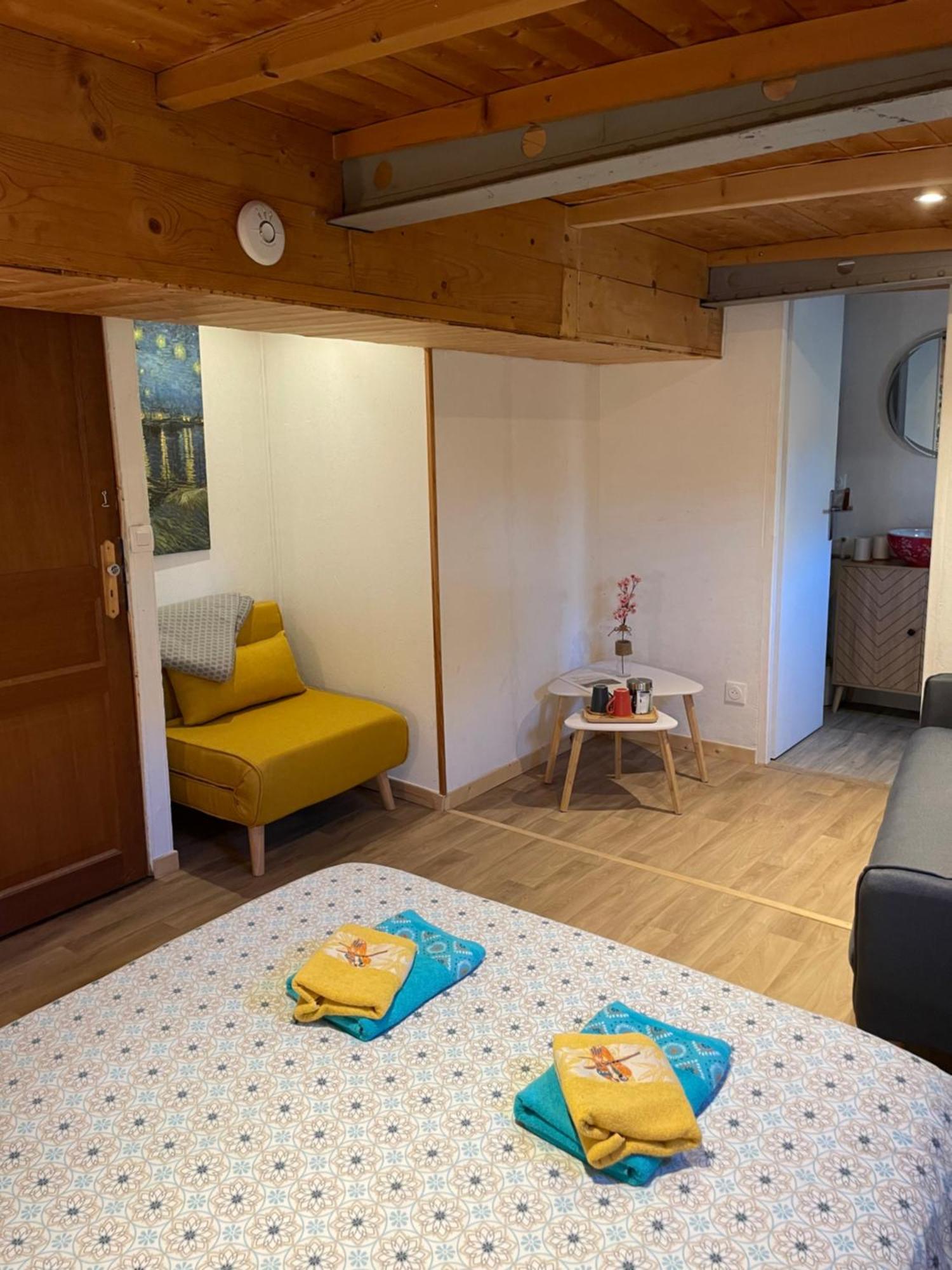 Peniche Le Pescalune - Chambre D'Hotes อาร์ลส์ ภายนอก รูปภาพ