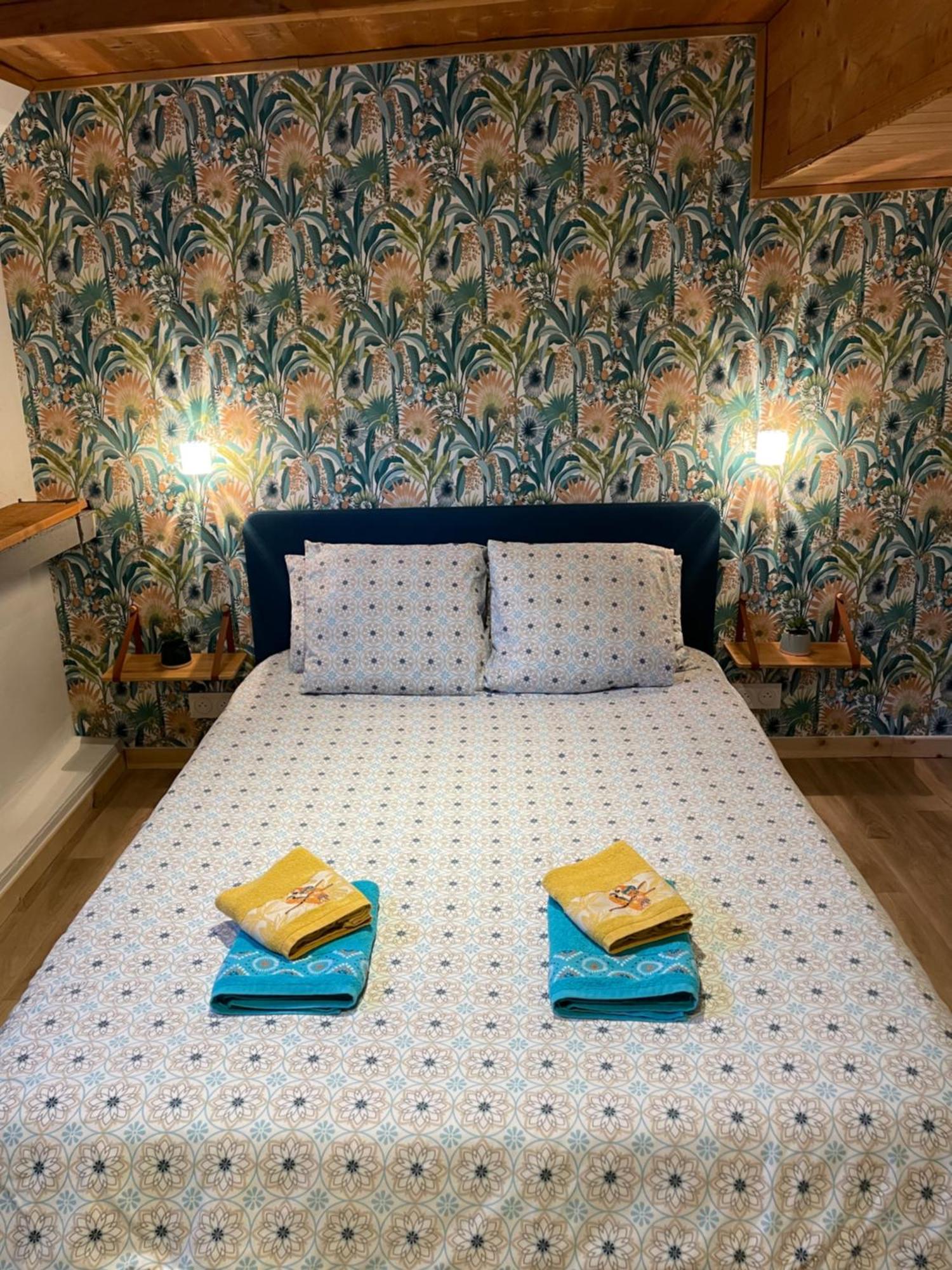 Peniche Le Pescalune - Chambre D'Hotes อาร์ลส์ ภายนอก รูปภาพ