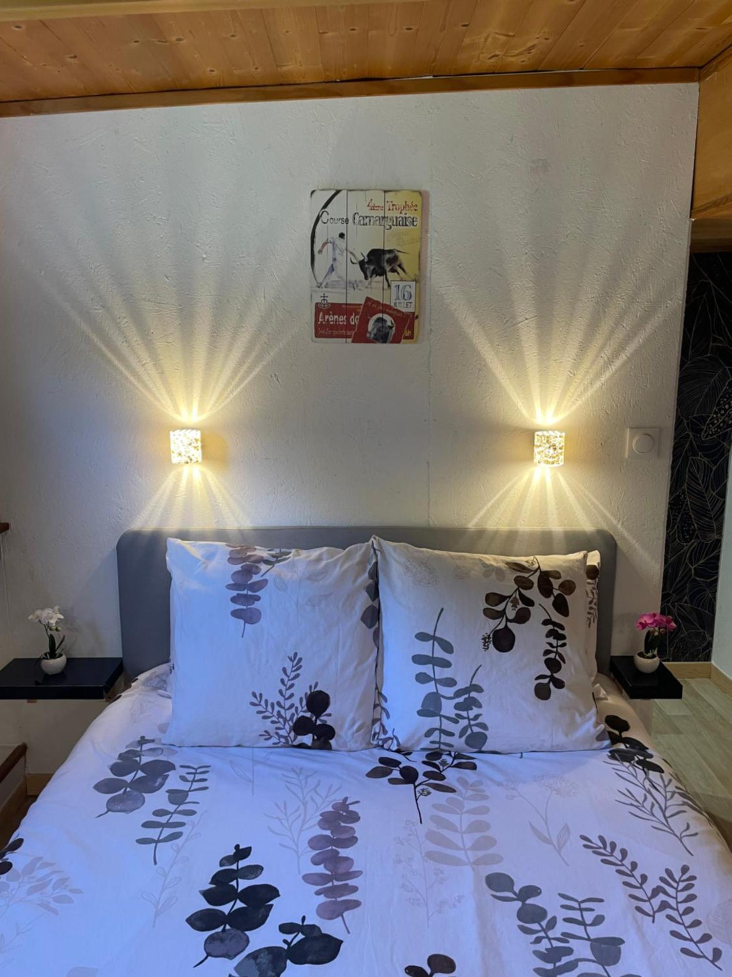 Peniche Le Pescalune - Chambre D'Hotes อาร์ลส์ ภายนอก รูปภาพ