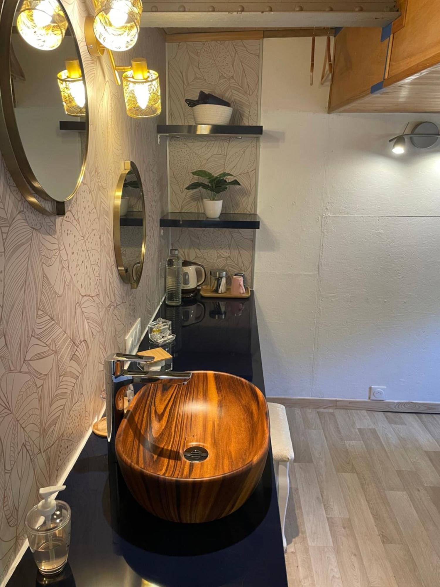 Peniche Le Pescalune - Chambre D'Hotes อาร์ลส์ ภายนอก รูปภาพ